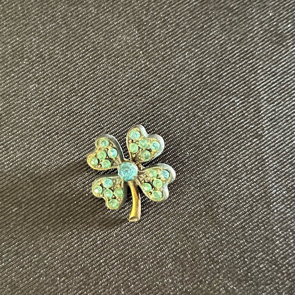 Elegant Green Clover Brooch
